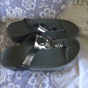 Fitflop metallic Gray women’s sandals size 7US/5UK